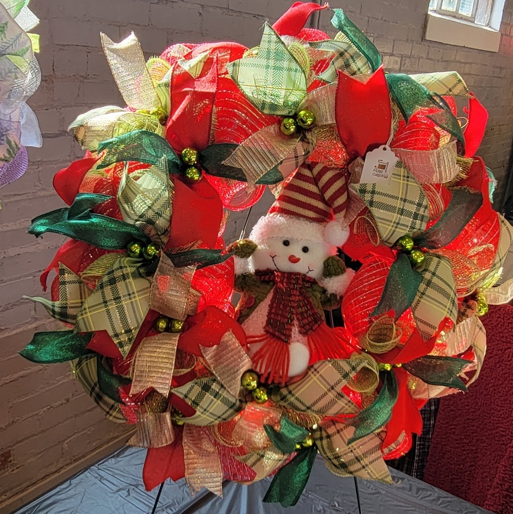 Festive Red and Green Holiday Wreath with Bear